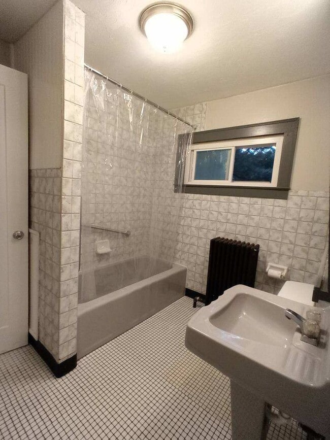 Building Photo - Lovely 4 Bedroom Liverpool Home