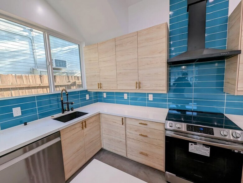 Building Photo - 720 San Pascual Ave