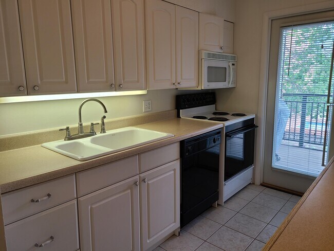 Building Photo - 963 Lions Ridge Loop