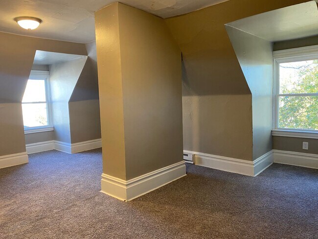 Building Photo - Gorgeous 1 and 2 bedroom apartments for rent in Pittsburgh