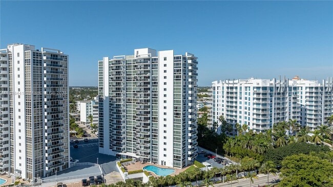 Building Photo - 2715 N Ocean Blvd