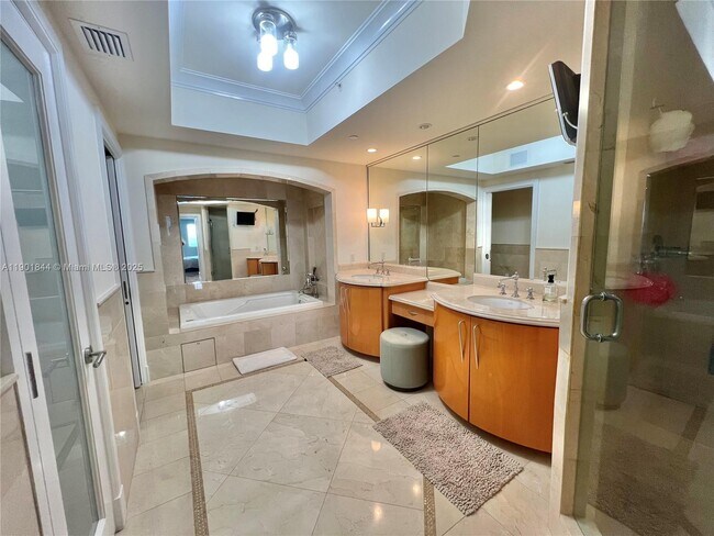 Building Photo - 17875 Collins Ave