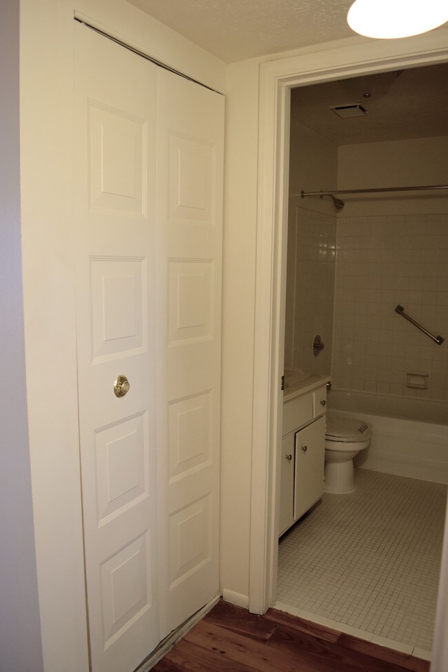 Jefferson Square Apartments Louisville, KY Apartment Finder