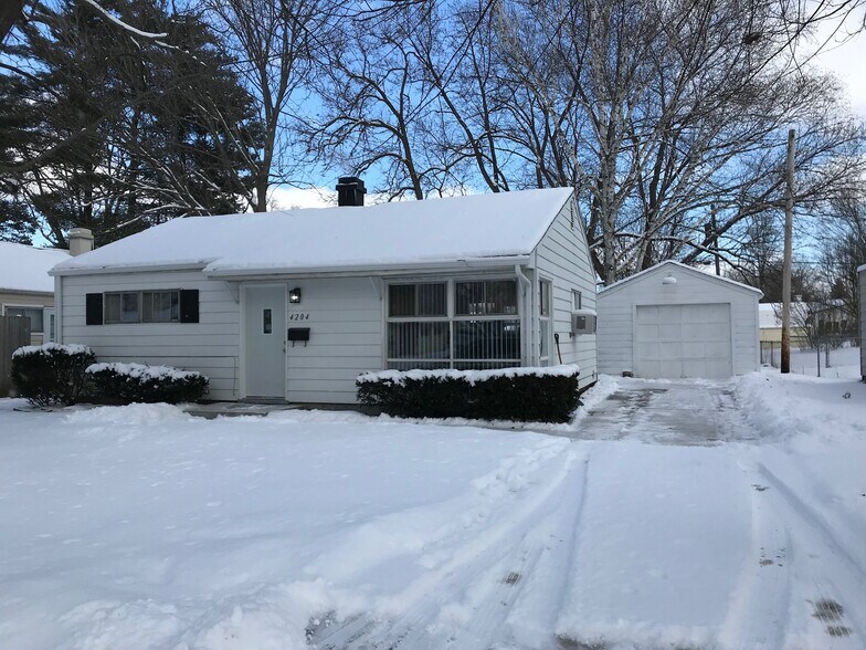 Super quiet neighborhood - 4204 Woodvale Dr