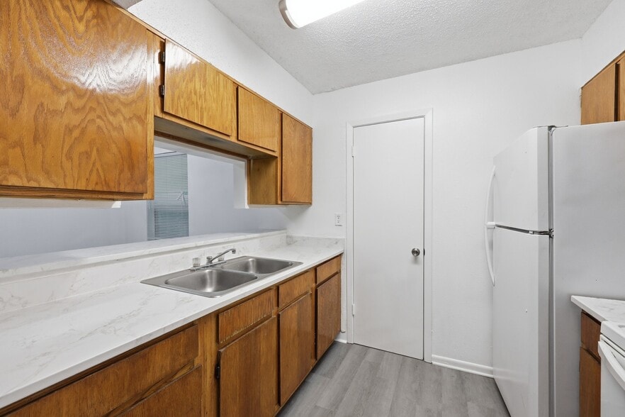 Building Photo - 1410 S Elizabeth Ave