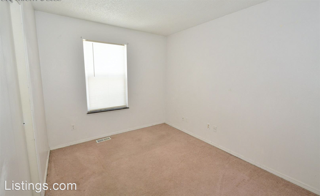 Building Photo - 3 br, 1 bath House - 8195 Freemantle Dr