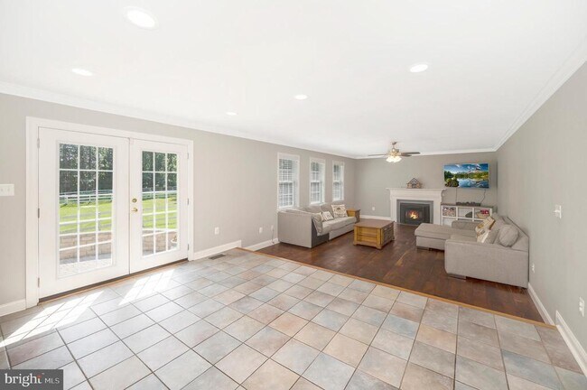 Building Photo - 8 Wilderness Ct