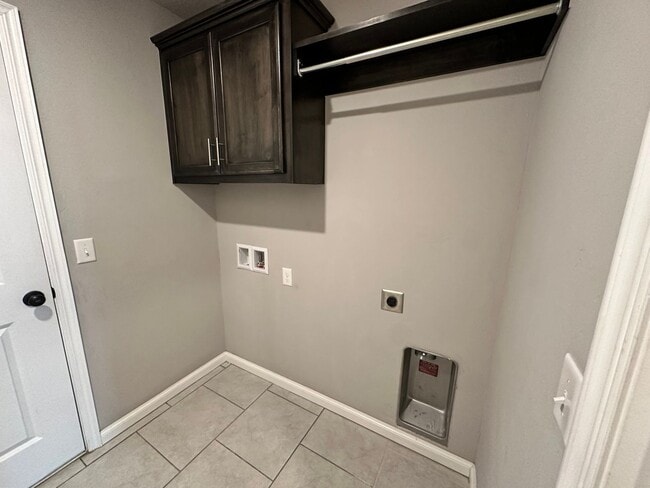 Building Photo - 4 Bed, 2 Bath Home for Rent in Edmond (Dee...