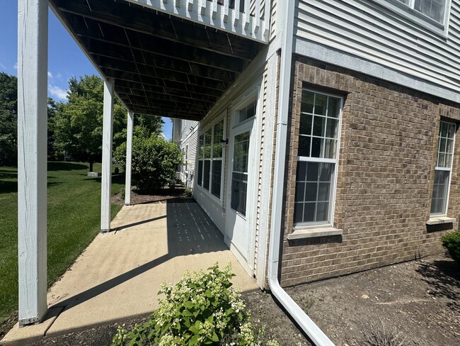 Building Photo - 1574 Millbrook Dr