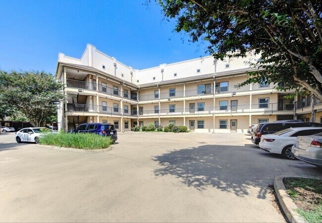 Building Photo - 3501 Chenevert St