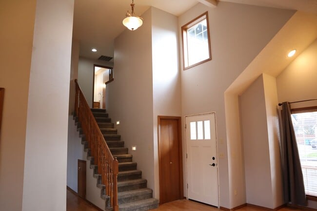 Building Photo - 1508 SE Solomon Loop