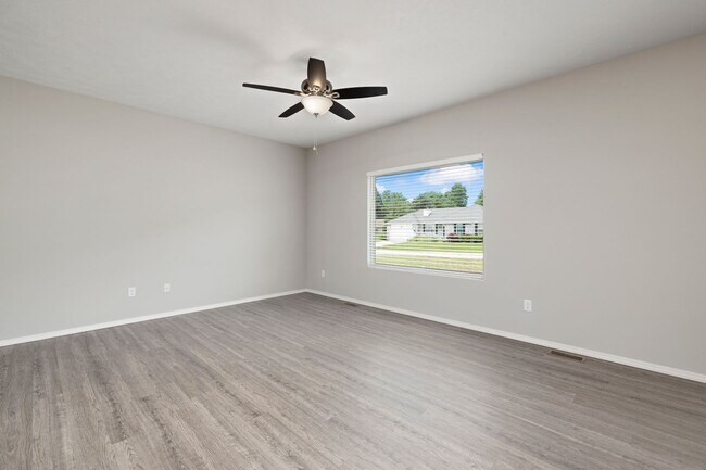 Building Photo - Republic Duplex for rent- with fence!