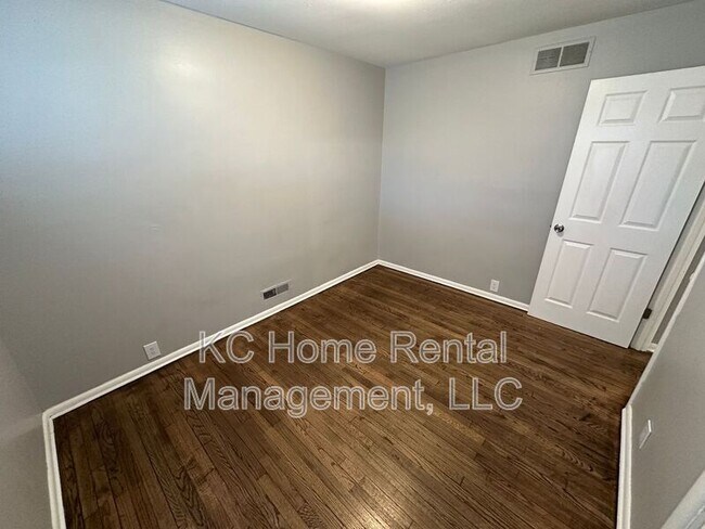 Building Photo - 7309 E 111th Terrace