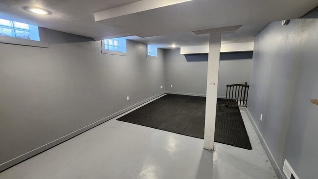 Building Photo - Stunning 4-Bedroom Home with Attached Garage and Fenced Yard
