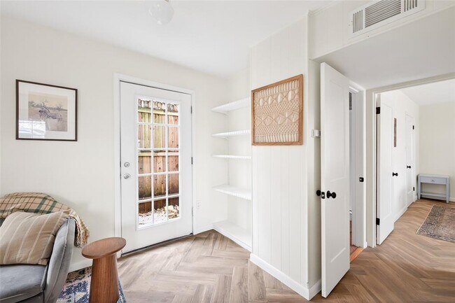 Building Photo - 1700 Houston St