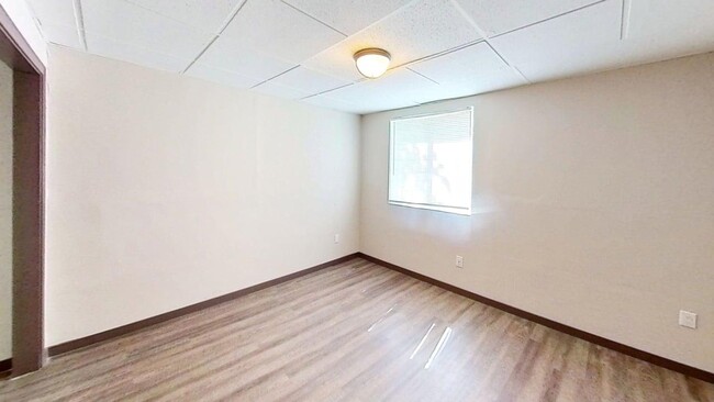 Building Photo - 6 Bedroom Home for Rent
