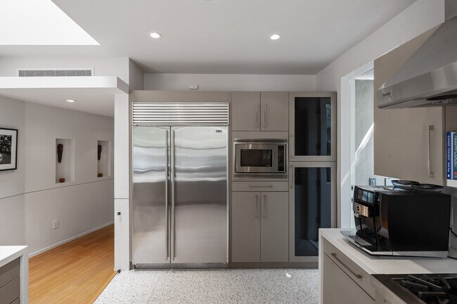 Building Photo - 8735 Dorrington Ave