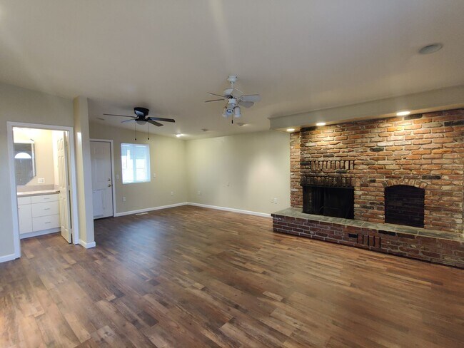 Building Photo - Richland Single Family Home in large lot
