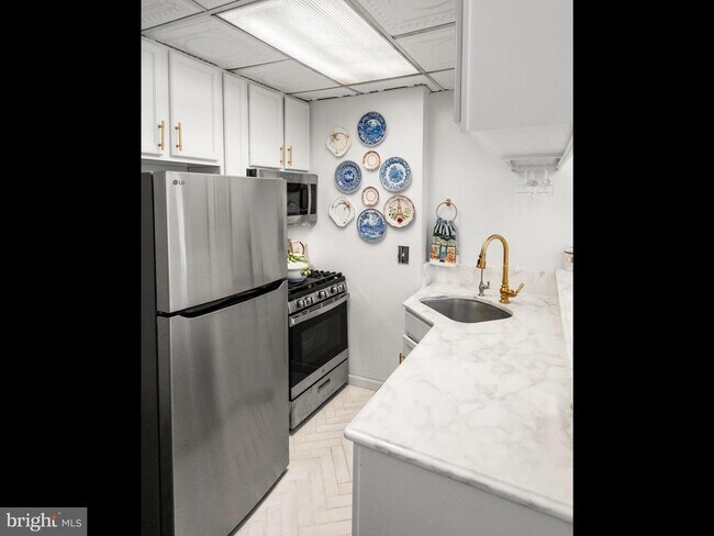 Building Photo - 2122 Spruce St