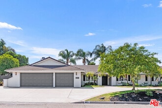 Building Photo - 655 Calle Ladera