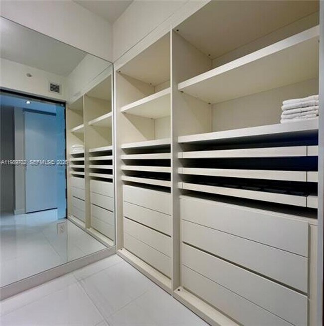 Building Photo - 17121 Collins Ave