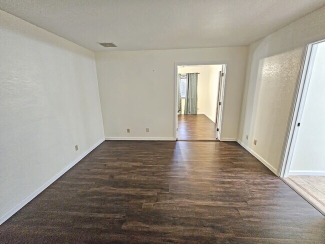 Building Photo - 413 Mt Rainier Pl