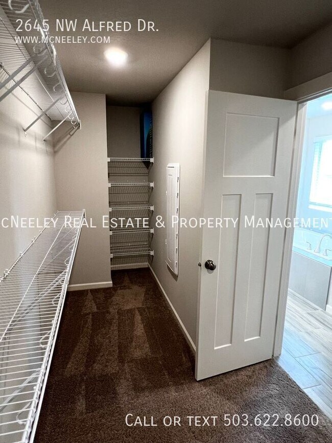 Building Photo - 2645 Alfred Dr