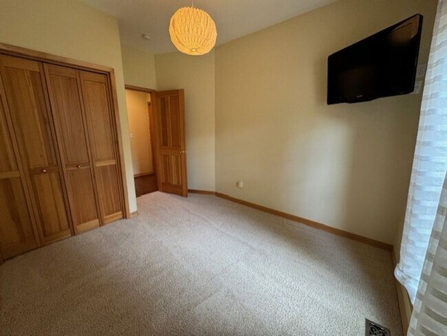 Building Photo - MOVE IN SPECIAL $1000 OFF FIRST MONTHS REN...