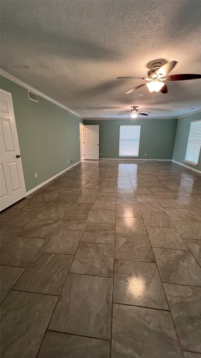 Building Photo - 5706 Avenue T