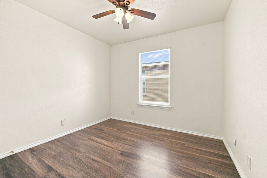 Building Photo - 9130 Dublin Heights