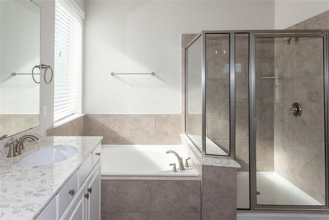 Building Photo - 15804 Cinca Terra Dr