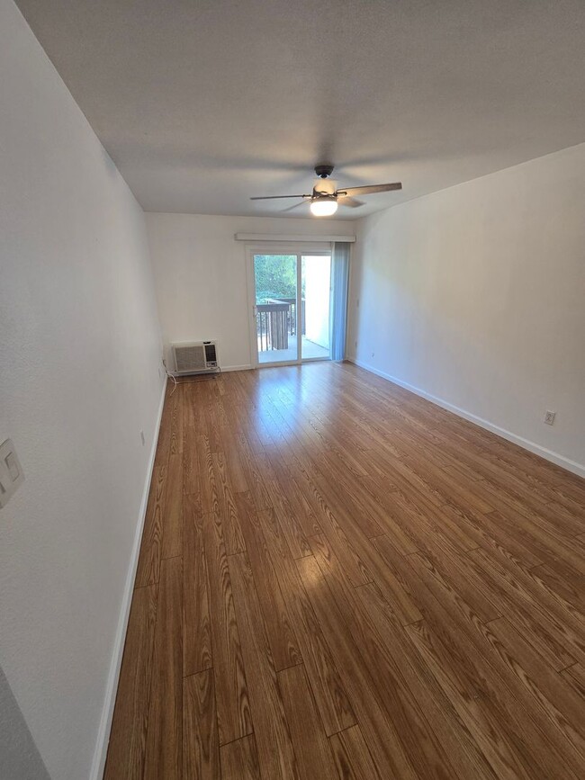 Building Photo - Spacious 1BR Mission Valley Condo - A/C - Private Balcony - 2 Parking Spaces