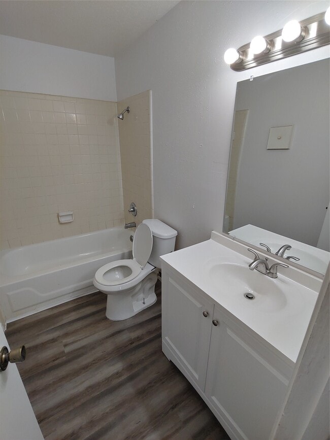 Building Photo - 9700 Leawood Blvd