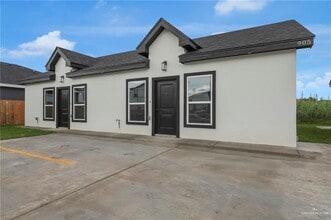 Building Photo - 12 Crestview St