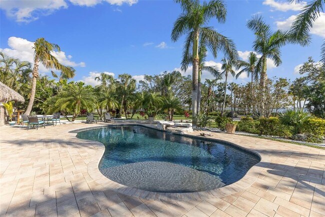 Building Photo - 450 Bayshore Dr