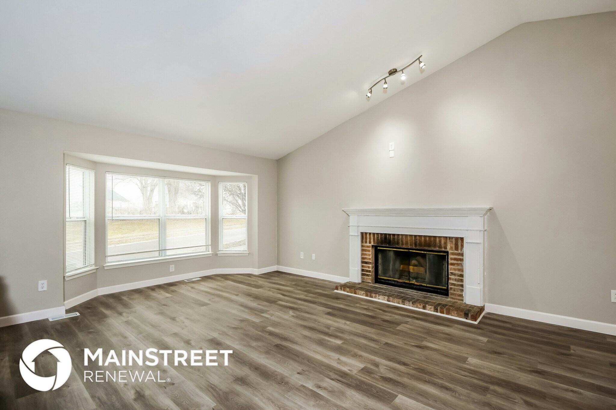 Building Photo - 5354 Trailview Dr