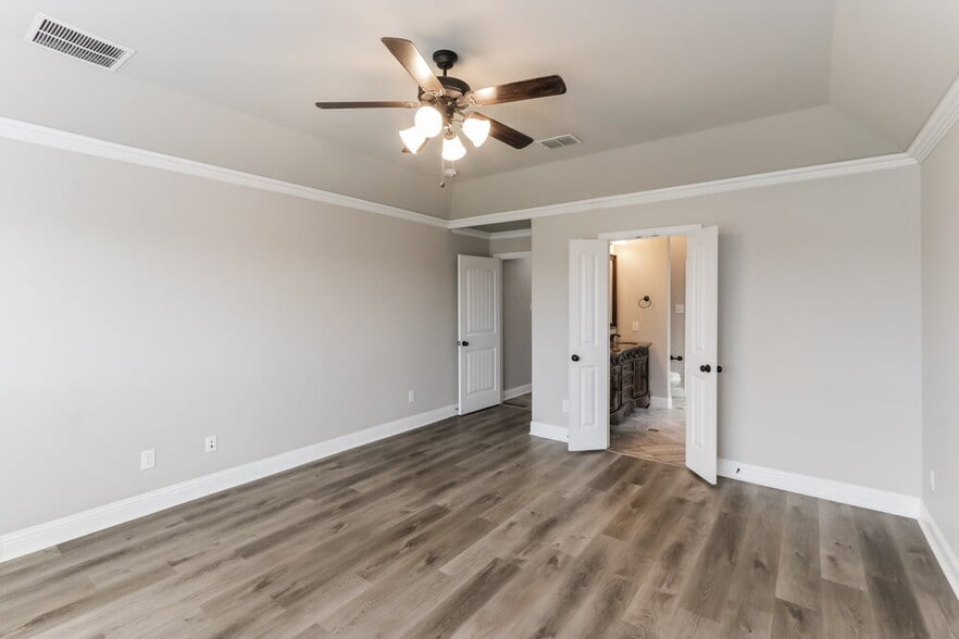 Building Photo - 1304 River Oak Ln