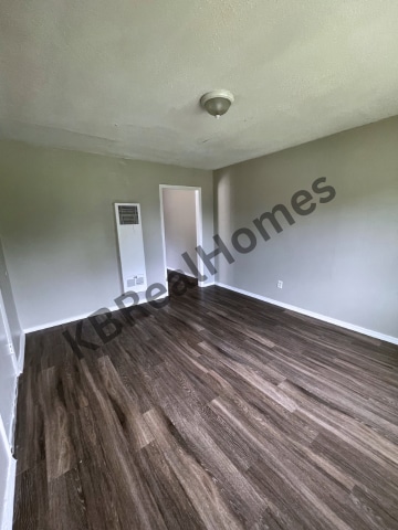 Building Photo - 6 E McKellar Ave