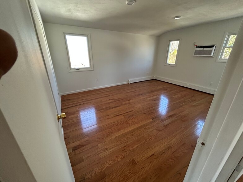 Building Photo - 405 Massapequa Ave