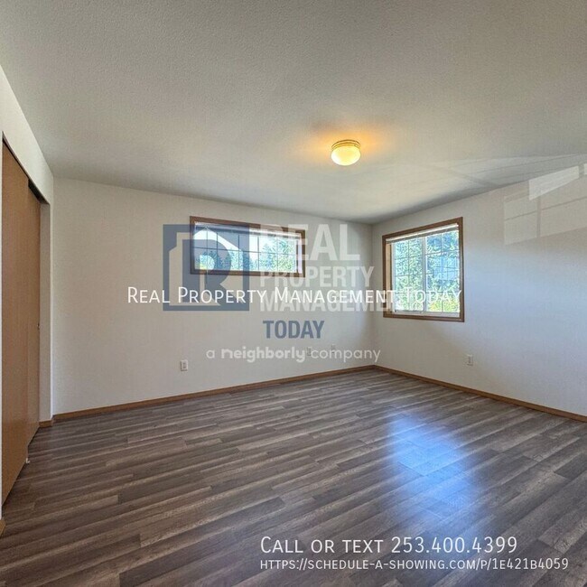 Building Photo - 427 175th St S