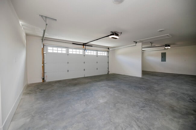 Building Photo - 2026 Wes Milligan Ln