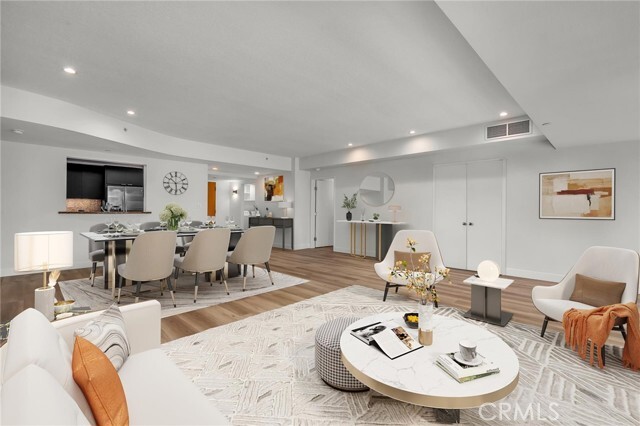 Building Photo - 13600 Marina Pointe Dr