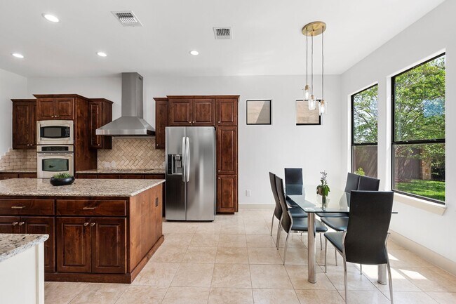 Building Photo - 206 Lido St