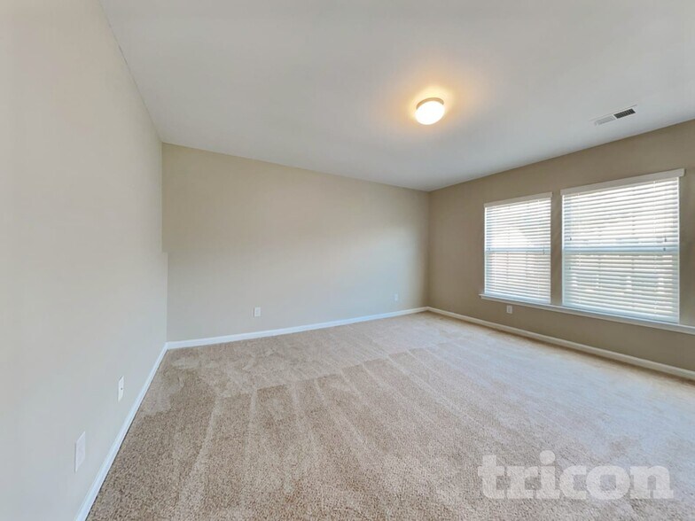 Building Photo - 547 Falls Cottage Run