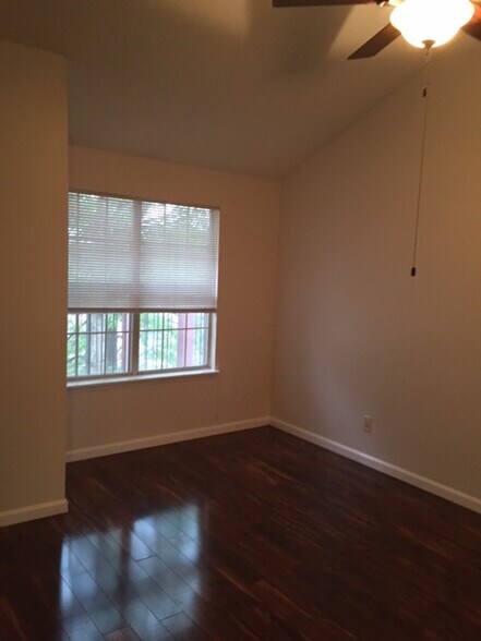 Master Bedroom - 1112 Sandy Ln Dr