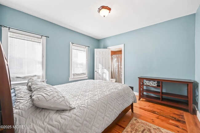 Building Photo - 601 4th Ave