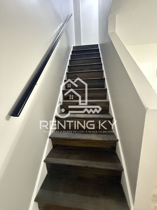 Building Photo - Updated 2-Bed, 1.5-Bath Townhome!