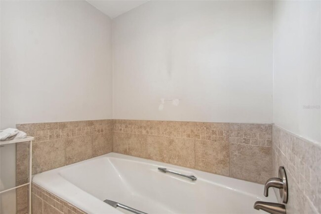 Building Photo - 762 S Village Cir