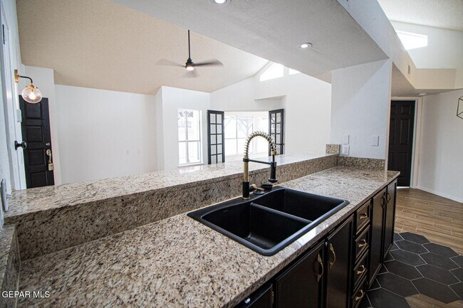 Building Photo - 6806 Ridgley Way