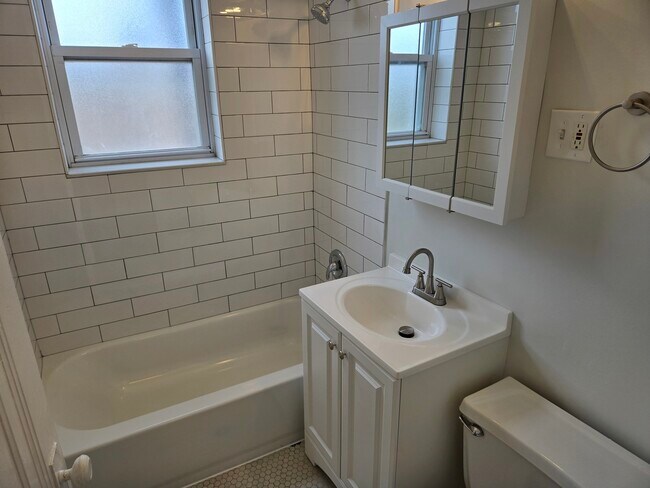 Building Photo - 4753 N Monticello Ave